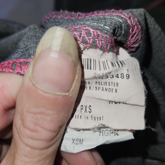 Smitten Scrub Set in Heather Grey size Xsmall, Pants are Xsmall Petite - Picture 4 of 4